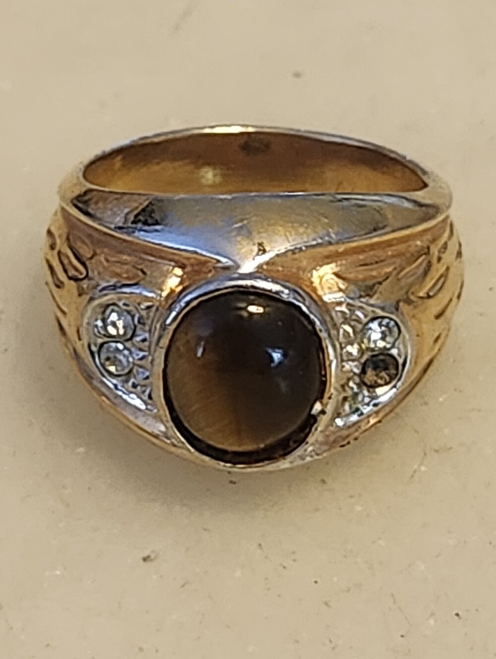 Gold-Tone Tiger's Eye Cabochon Ring with Accent Stones - Size 7.5